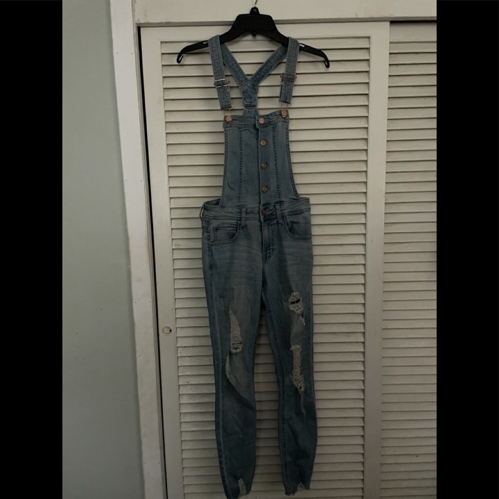 Guess skinny fit button front bib overalls.